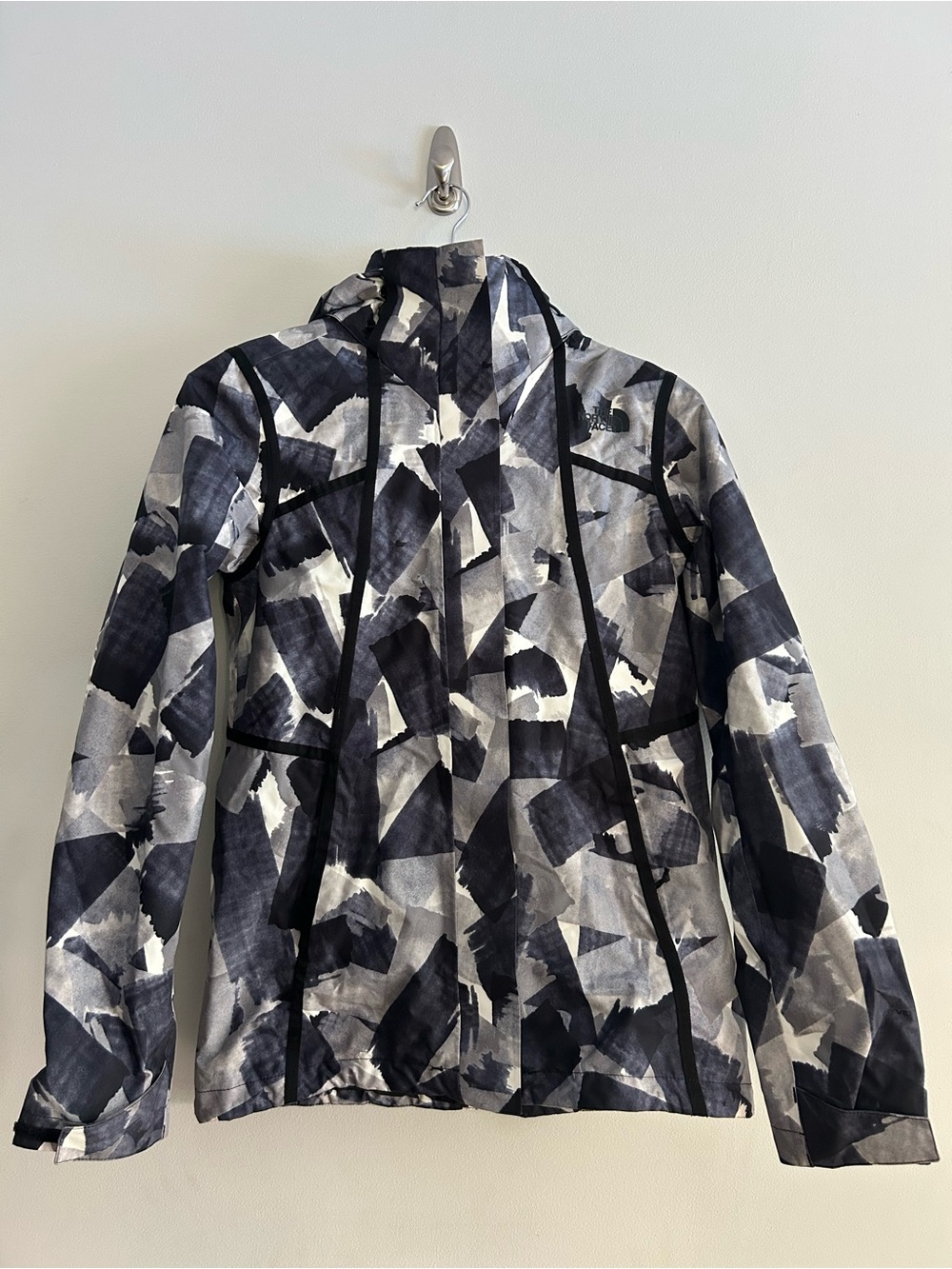 The North Face Gray & Black Abstract Waterproof Roxborough Print Hooded Jacket
